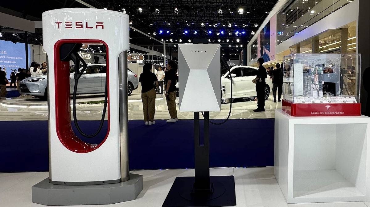 特斯拉携热销车型和机器人亮相2023重庆车展，重庆人特喜欢特斯拉
